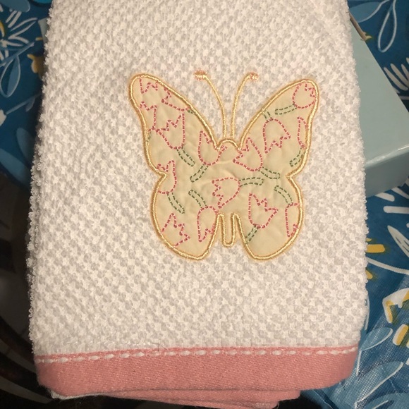 BNWT Easter/Spring Kitchen Towels- Set of 2 - Picture 2 of 3